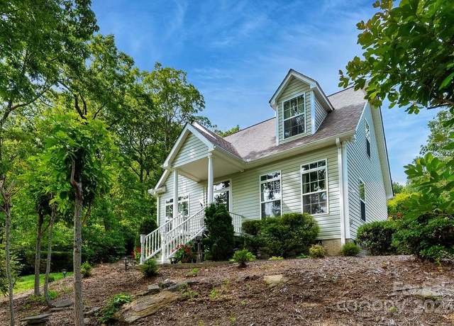 Property at 387 Goodview Dr, Hendersonville, NC 28792, 3 beds, 2 baths