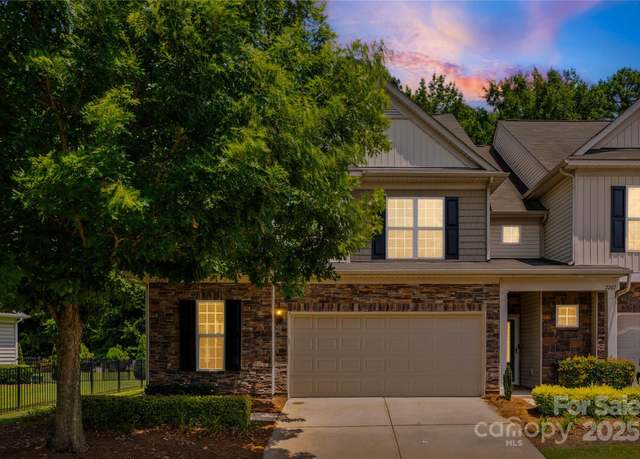 Property at 2203 Whitford Ln, Charlotte, NC 28210, 3 beds, 2.5 baths