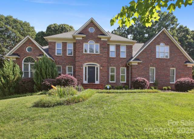 Property at 8011 Greencastle Dr, Charlotte, NC 28210, 4 beds, 3.5 baths