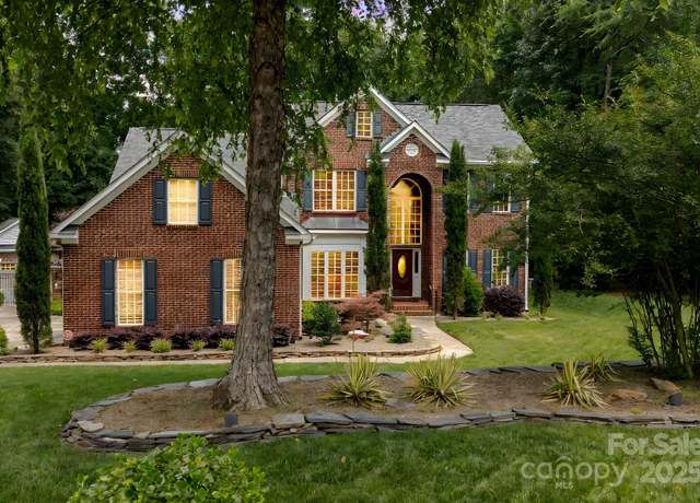 Property at 2031 Brook View Ct, Matthews, NC 28104, 5 beds, 2.5 baths