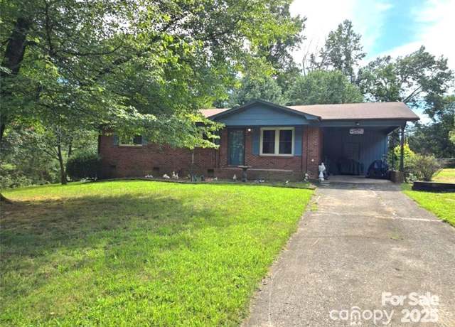Property at 1364 Oak Hill Dr, Morganton, NC 28655, 3 beds, 1.5 baths