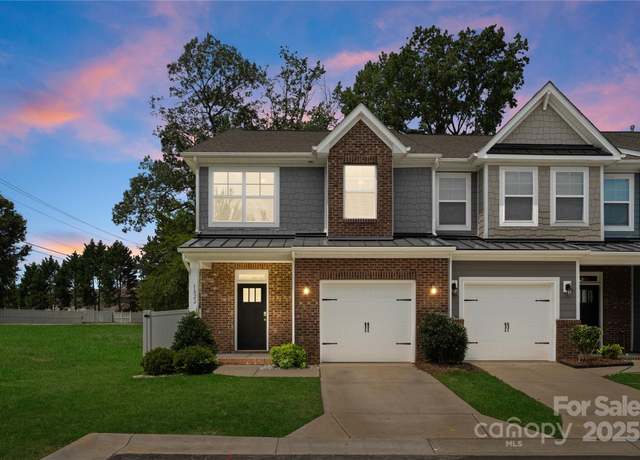 Property at 1022 Moffatt Ln, Matthews, NC 28105, 3 beds, 2.5 baths