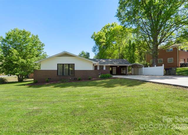 Property at 319 Hatley Cir NE, Concord, NC 28025, 3 beds, 1.5 baths