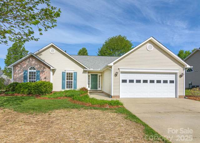 Property at 143 Running Briar Rd, Fletcher, NC 28732, 3 beds, 2 baths