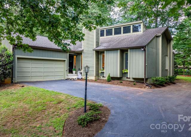 Property at 1748 4th Street Ct NE, Hickory, NC 28601, 3 beds, 2 baths