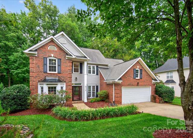 Property at 4713 Hanging Ivy Dr, Charlotte, NC 28215, 5 beds, 2.5 baths