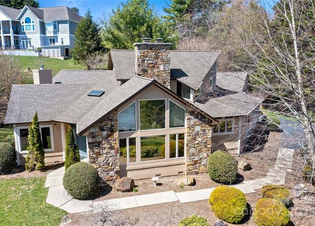 Property at 3001 Hickory Nut Trl, Hendersonville, NC 28739, 3 beds, 3 baths
