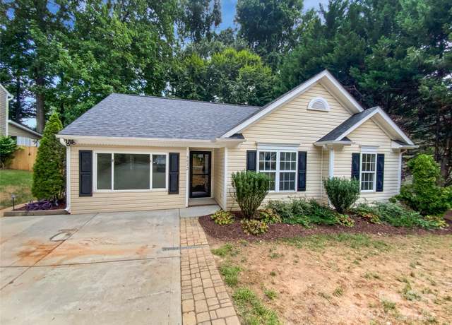 Property at 5912 Lawnmeadow Dr, Charlotte, NC 28216, 3 beds, 2 baths