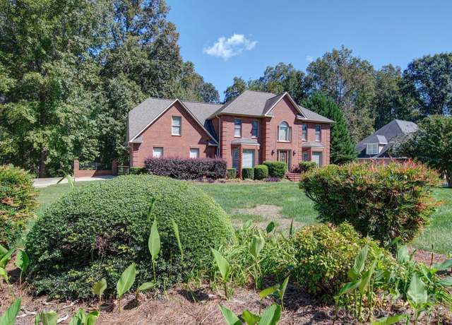 Property at 907 Weymouth Dr, Gastonia, NC 28056, 3 beds, 3.5 baths