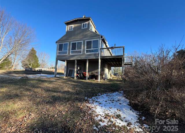 Property at 34 Point Lookout Cir, Hendersonville, NC 28792, 1 bed, 2.5 baths
