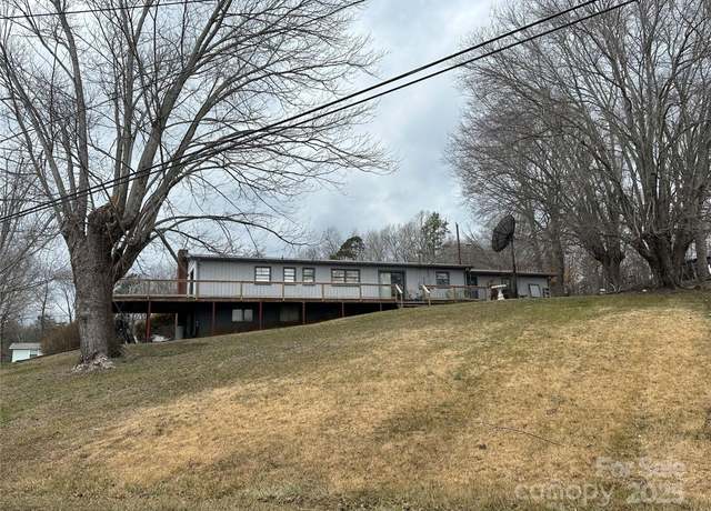 Property at 713 Arrowhead Trl, Marion, NC 28752, 3 beds, 2.5 baths
