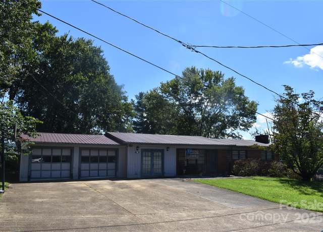 Property at 713 Arrowhead Trl, Marion, NC 28752, 3 beds, 2.5 baths