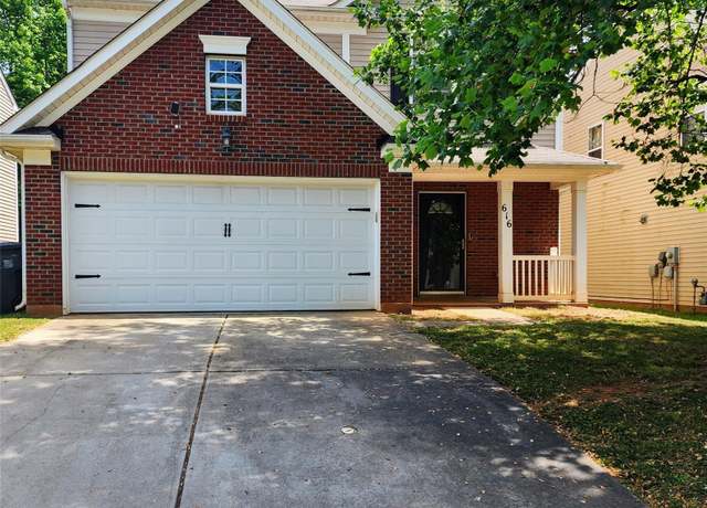 Property at 616 Mountain Quail Dr, Charlotte, NC 28216, 3 beds, 2.5 baths