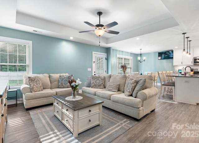 Property at 120 Deer Ridge Dr, Hudson, NC 28638, 3 beds, 2 baths