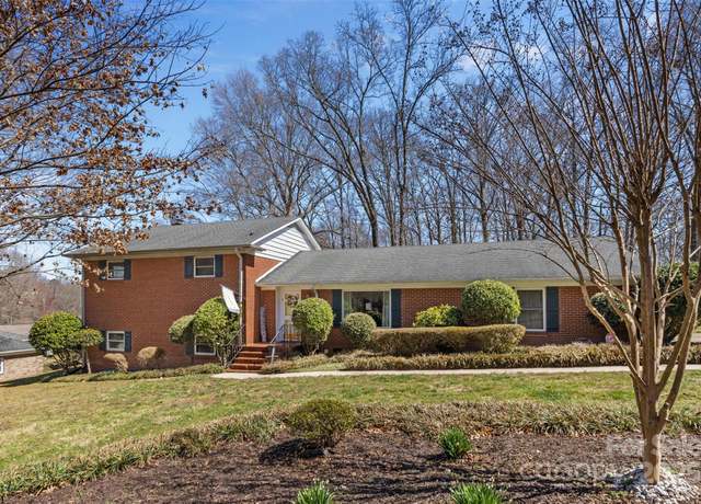 Property at 211 Kingsway Cir, Charlotte, NC 28214, 4 beds, 2.5 baths