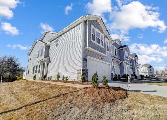 Property at 8042 Downy Oak Ln, Charlotte, NC 28269, 3 beds, 2.5 baths