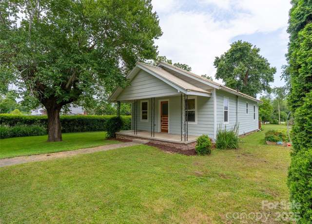Property at 452 Old Hendersonville Hwy, Brevard, NC 28712, 2 beds, 1 bath