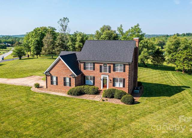 Property at 4047 Rainbow Hills Dr, Hickory, NC 28602, 4 beds, 2.5 baths