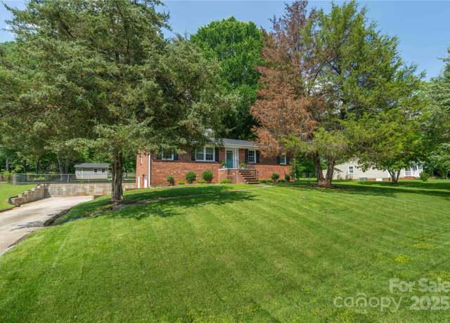 Property at 138 Cread Ct, Winston Salem, NC 27127, 3 beds, 2 baths