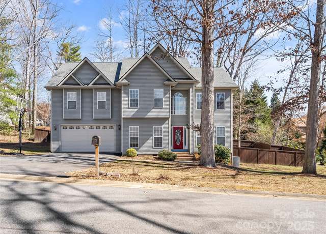 Property at 31 Helen Holcombe Way, Candler, NC 28715, 4 beds, 3.5 baths