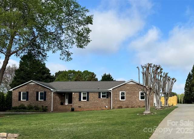 Property at 5119 Blackberry Ln, Matthews, NC 28104, 3 beds, 2 baths