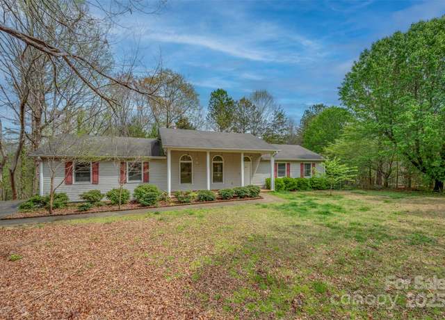 Property at 383 Woody Cir, Tryon, NC 28782, 3 beds, 2 baths