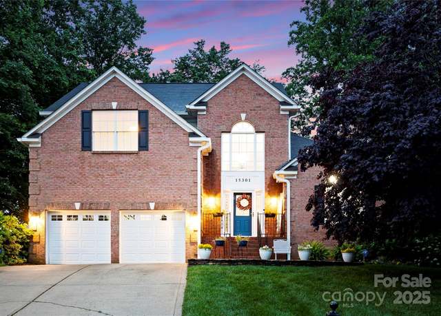 Property at 15301 Marsh Field Ct, Huntersville, NC 28078, 4 beds, 2.5 baths