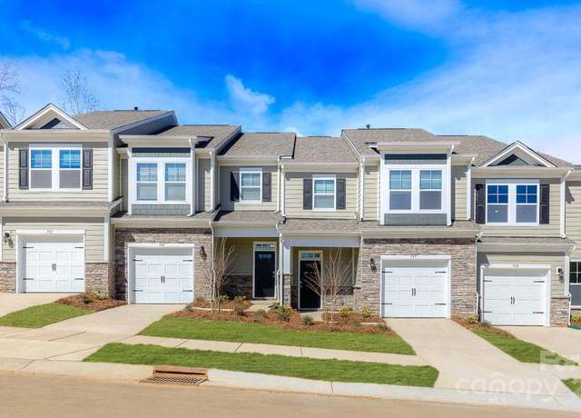 Property at 300 Creekview Rd, Hendersonville, NC 28792, 3 beds, 2.5 baths