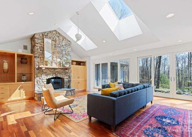 Property at 425 Bull Creek Rd, Asheville, NC 28805, 3 beds, 3 baths
