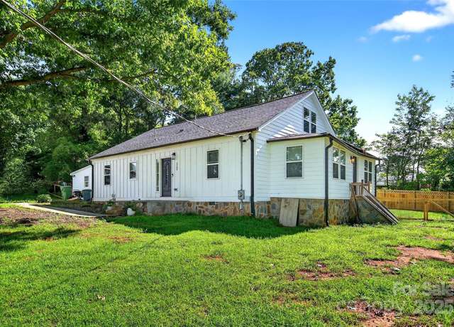Property at 2269 Drexel Heights St, Morganton, NC 28655, 4 beds, 2.5 baths
