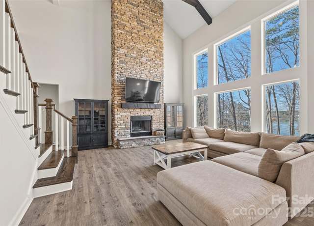 Property at 13701 Petworth Ct, Charlotte, NC 28278, 4 beds, 2.5 baths