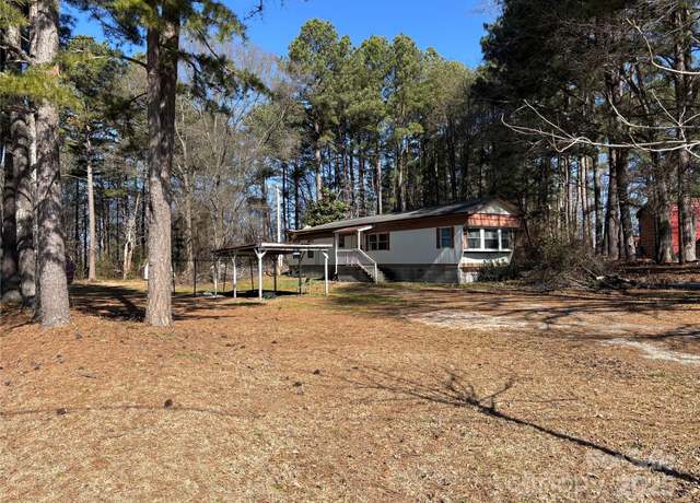 Property at 1406 Ratchford Dr, Dallas, NC 28034, 2 beds, 1.5 baths