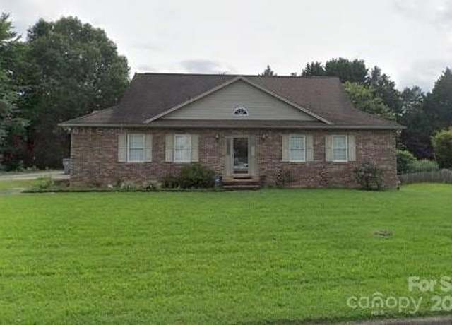 Property at 915 Barrington Dr NE, Lenoir, NC 28645, 4 beds, 2.5 baths