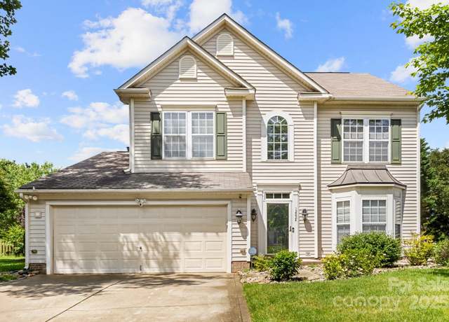 Property at 12824 Harvest Time Ct, Charlotte, NC 28278, 4 beds, 2.5 baths