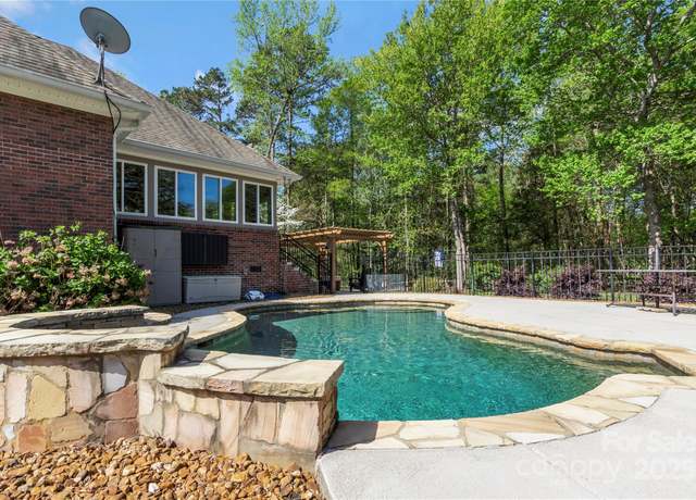 Property at 1427 Doe Ridge Ln, Fort Mill, SC 29715, 4 beds, 3 baths