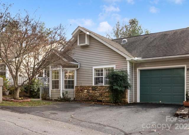 Property at 870 S Park Pl, Hendersonville, NC 28791, 3 beds, 2.5 baths