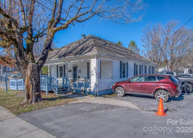 Property at 262 S Caldwell St S, Brevard, NC 28712, 3 beds, 0.5 baths