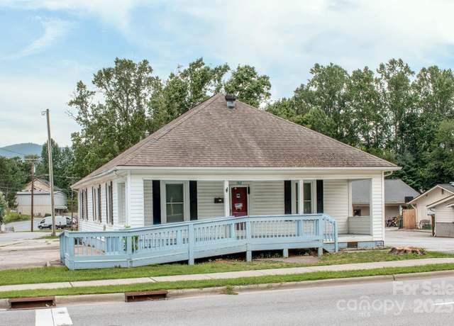Property at 262 S Caldwell St S, Brevard, NC 28712, 3 beds, 0.5 baths