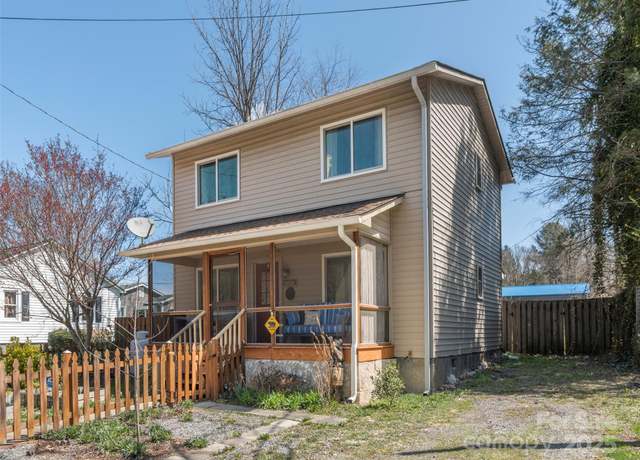 Property at 325 Richland St, Waynesville, NC 28786, 4 beds, 3 baths