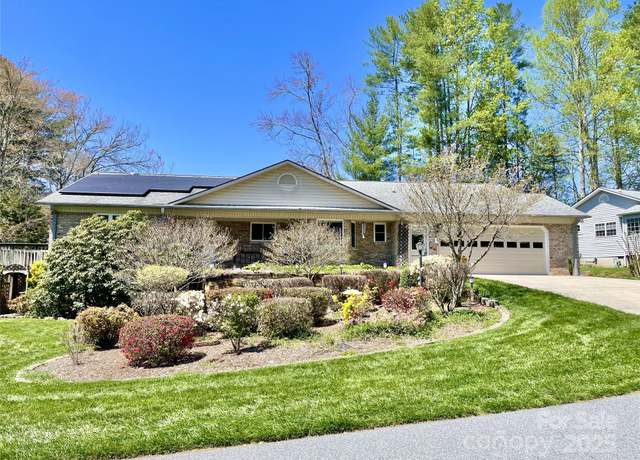 Property at 23 St. Andrews Dr, Etowah, NC 28729, 3 beds, 2.5 baths