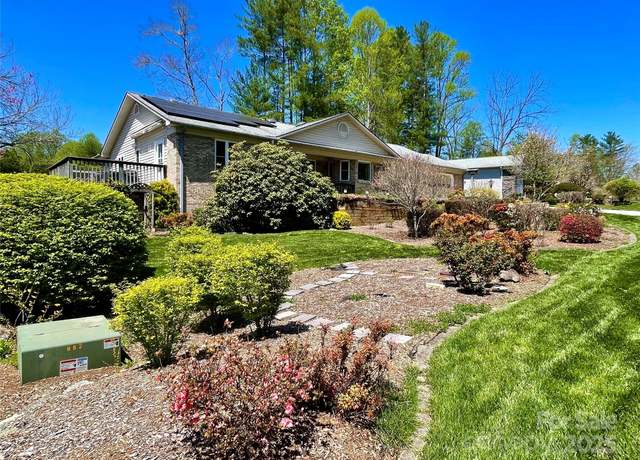 Property at 23 St. Andrews Dr, Etowah, NC 28729, 3 beds, 2.5 baths