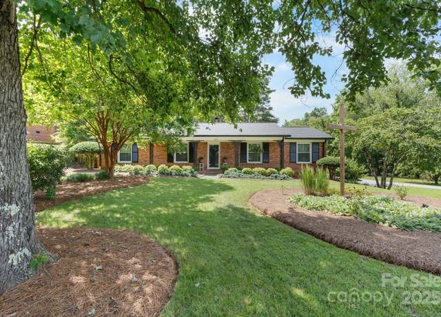 Property at 1071 12th Ave NW, Hickory, NC 28601, 3 beds, 2 baths