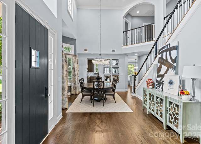 Property at 224 Wendover Heights Cir, Charlotte, NC 28211, 3 beds, 2.5 baths