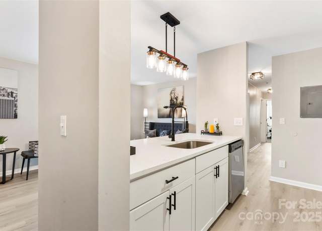 Property at 1620 Arlyn Cir Unit E, Charlotte, NC 28213, 3 beds, 2 baths