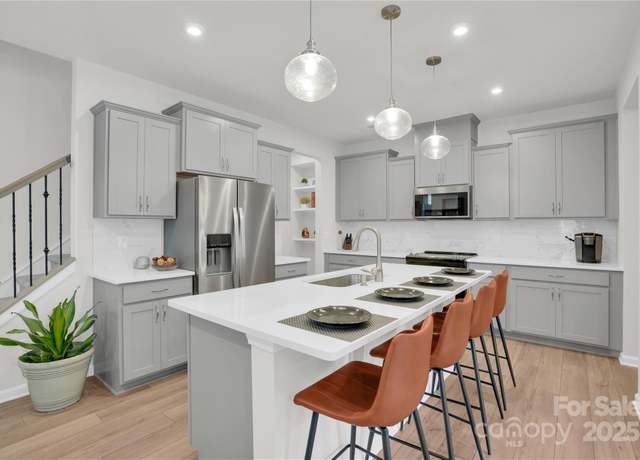 Property at 11246 Bartrams Way, Charlotte, NC 28278, 3 beds, 2.5 baths