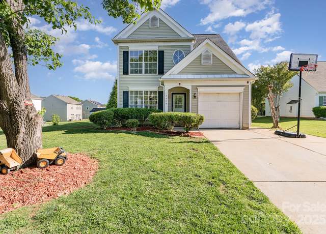 Property at 2409 Deberry Ct, Charlotte, NC 28213, 3 beds, 2.5 baths