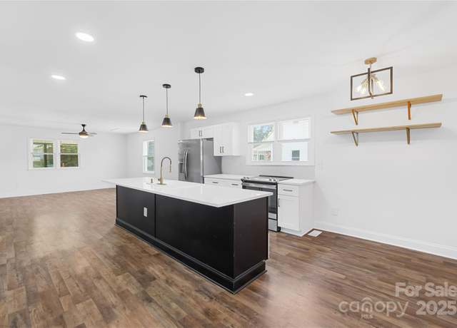 Property at 139 5th St, Huntersville, NC 28078, 3 beds, 2 baths