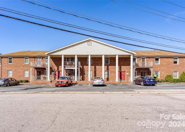 Property at 2123 Carriage Woods Ln, Kannapolis, NC 28081, 3 beds, 3.5 baths