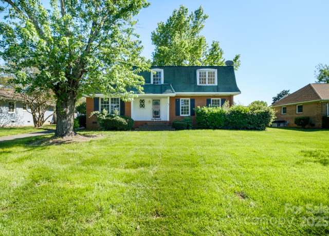 Property at 1018 Carysbrook Ln, Charlotte, NC 28217, 4 beds, 2.5 baths