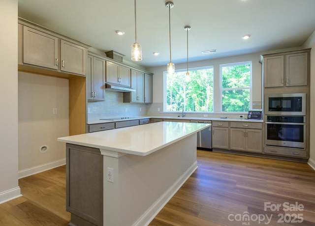 Property at 8048 Cedarsmith Ct, Charlotte, NC 28217, 3 beds, 3.5 baths